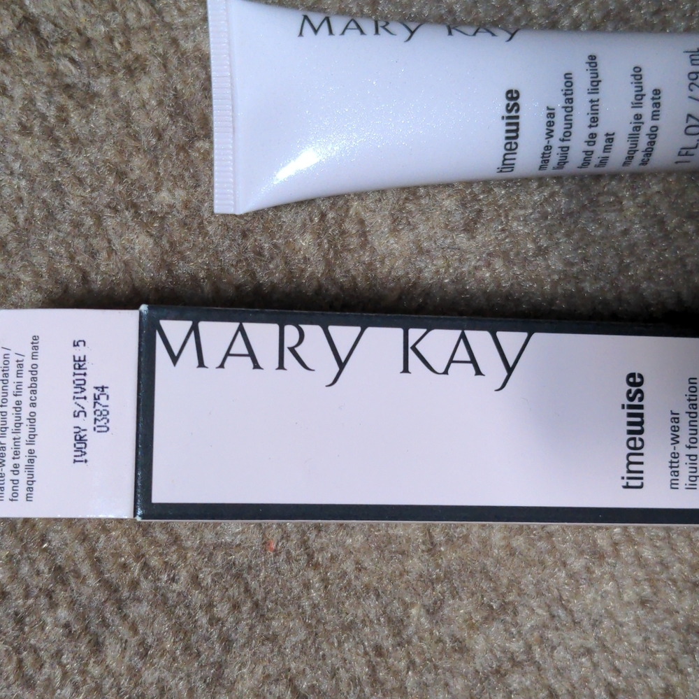 Mary Kay matte wear liq foundation, 1fl oz, ivory 5
